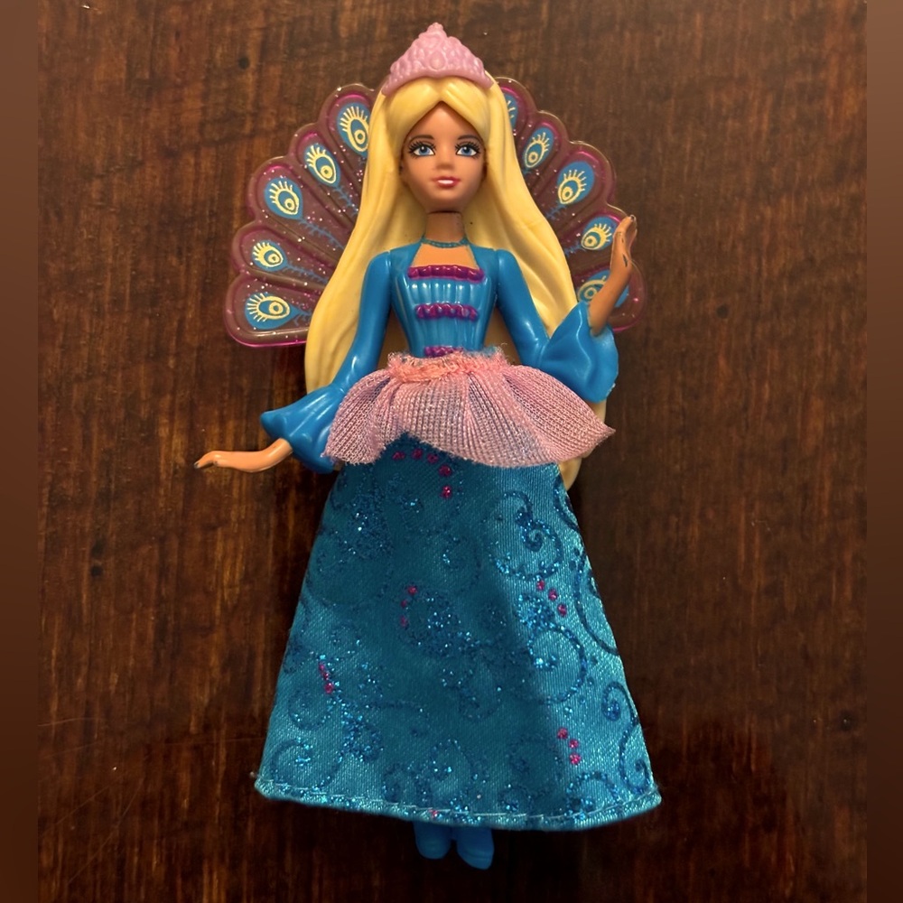 Barbie Island Princess mini figure